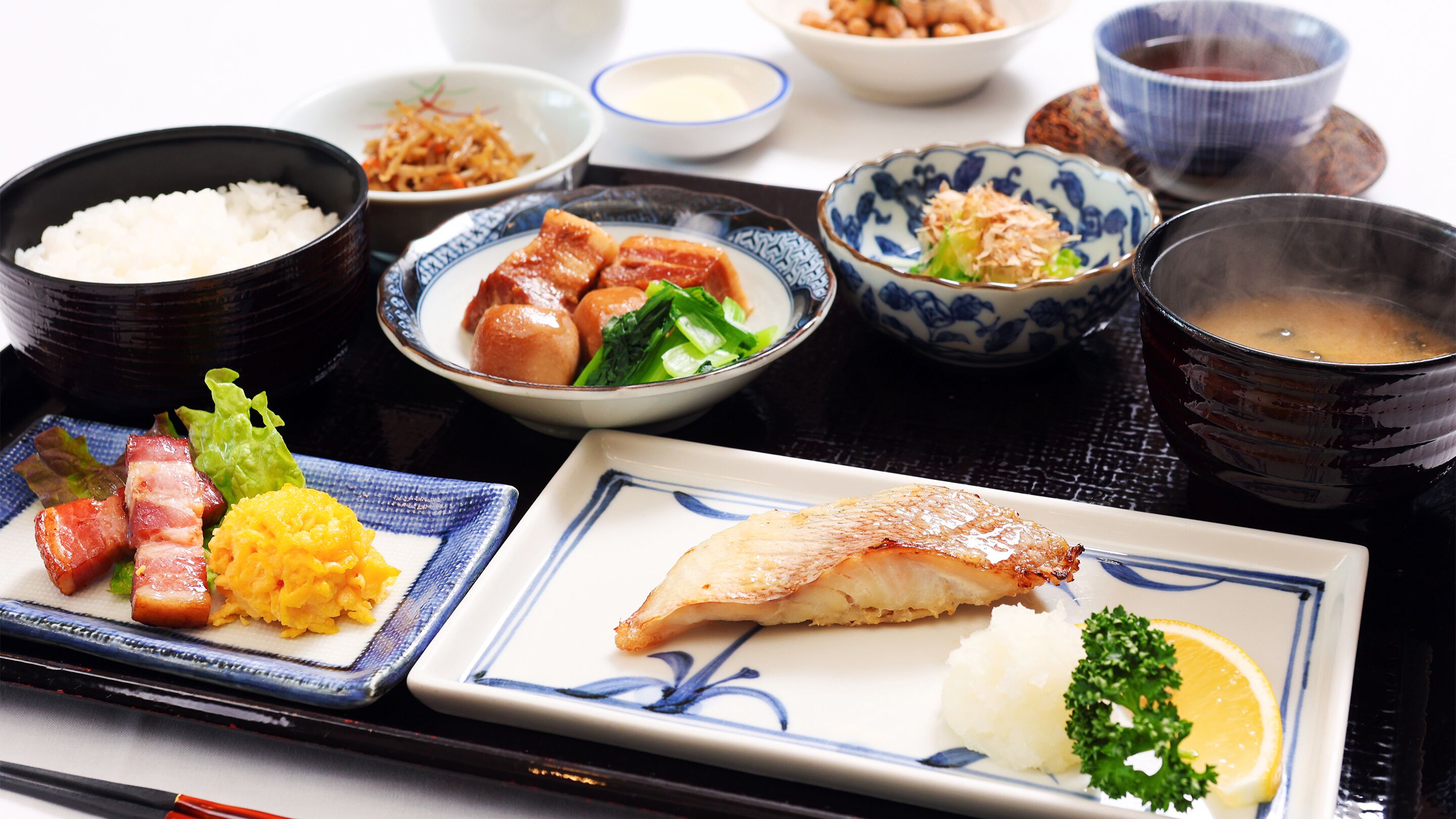 daily cooked-to-order breakfast (jpy 1800 per person)