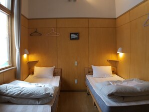 Iron/ironing board, free WiFi, bed sheets - Kussharo Genya Youth Guesthouse – Hostel (Teshikaga)