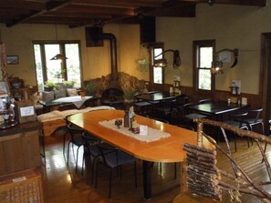 Lunch and dinner served