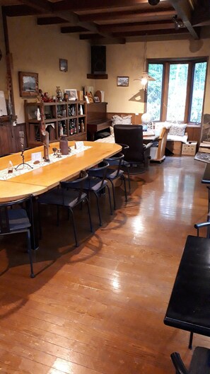 Déjeuner et dîner servis sur place
