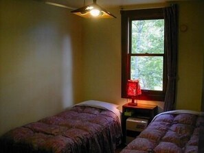 Standard Twin Room, Non Smoking (Possible to Ski back to hotel through forest from the Ski resort) - Pension & Restaurant Bistare Kana (Niseko)