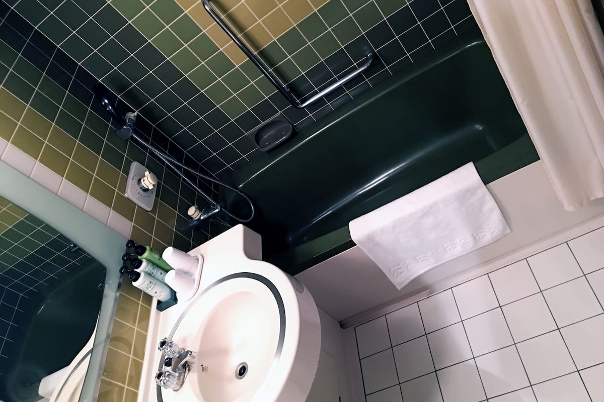 deluxe japanese and western combo, non smoking | bathroom | combined shower/bathtub, free toiletries, hair dryer, slippers