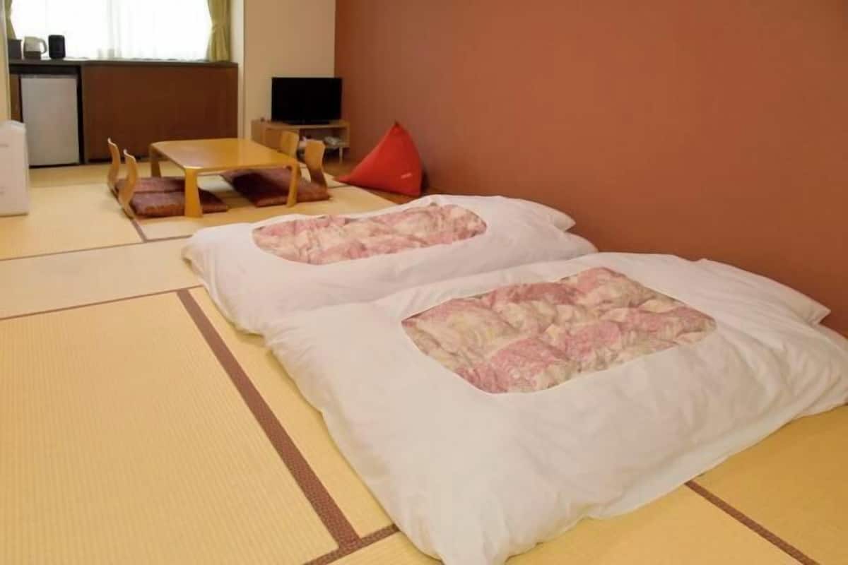 1 bedroom, down duvets, in-room safe, iron/ironing board