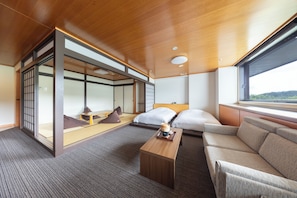 Down comforters, in-room safe, iron/ironing board, free WiFi - Hotel Kanronomori (Niseko)