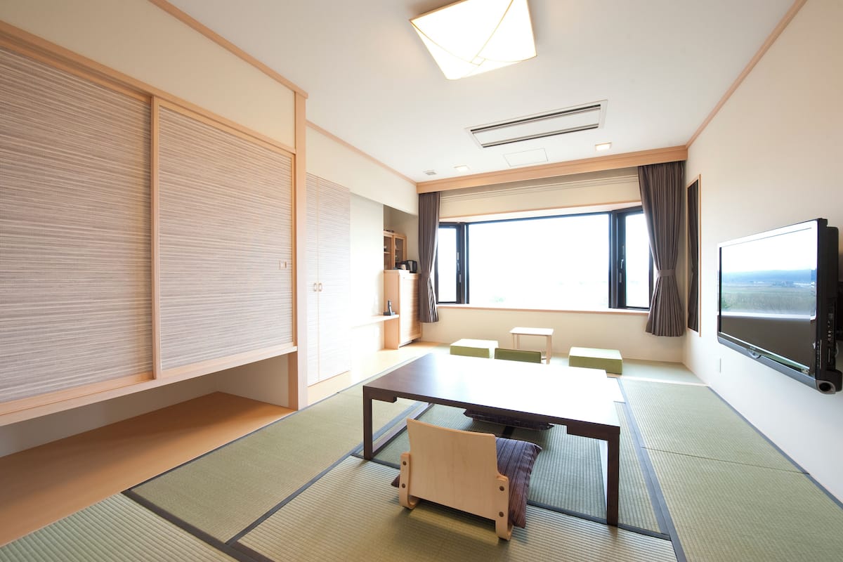 1 bedroom, in-room safe, iron/ironing board, free WiFi