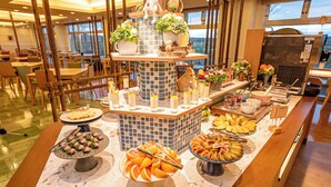 A buffet setup with various food items and a decorative centerpiece. - Kangetsuen (Otofuke)