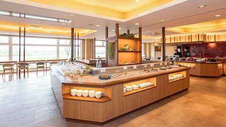 3 restaurants, breakfast, dinner served; Japanese cuisine