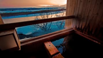 Superior kamer, bad (Japanese Style Room - open-air bath ) | Extra diep bad