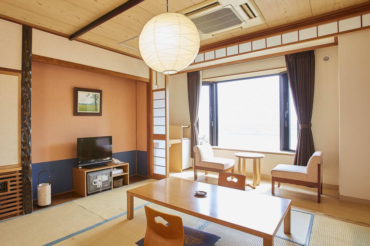 In-room safe, iron/ironing board (on request), WiFi (free), bed sheets