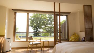 Japanese Western Style Room 40sqm with Balcony River View (Japanese Kaiseki Dinner/Morning Buffet) | In-room safe, iron/ironing board, free WiFi, bed sheets