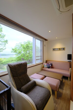 Chambre, non-fumeurs (Dog Friendly Japanese Western, 61sqm) | Coffres-forts dans les chambres, fer et planche à repasser