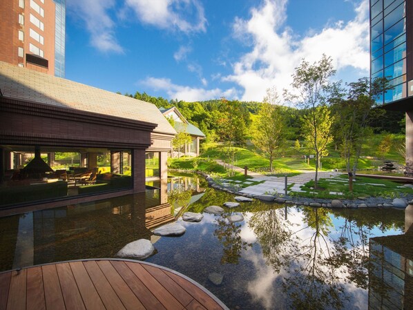 المنطقة المحيطة بالمنشأة