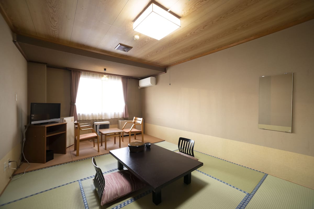 Habitación tradicional | Escritorio, wifi gratis, ropa de cama