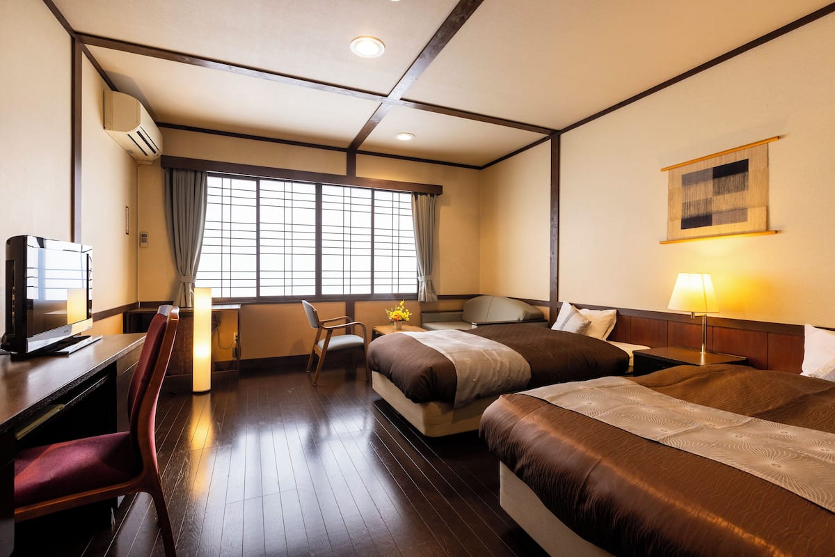 Habitación | Escritorio, wifi gratis, ropa de cama