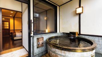 Quarto duplo superior | Escrivaninha, Wi-Fi de cortesia, roupa de cama