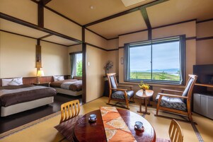 [Lake View] Corner Deluxe Twin Room (Omiwatari) | Desk, free WiFi, bed sheets
