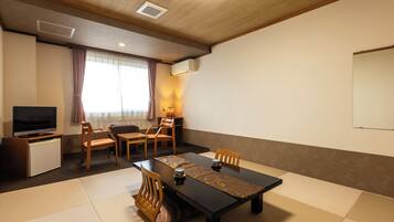 Standard Japanese Room 8 Tatami (City side) | Desk, free WiFi, bed sheets