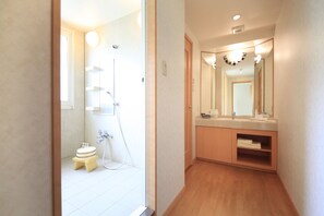 Deluxe Twin Room, Non Smoking | Bathroom | Free toiletries, hair dryer, slippers, electronic bidet