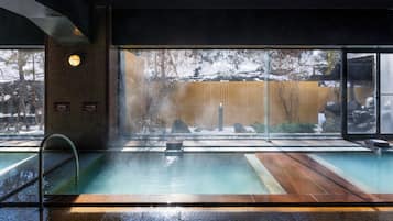 Articles de toilette gratuits, sèche-cheveux, chaussons