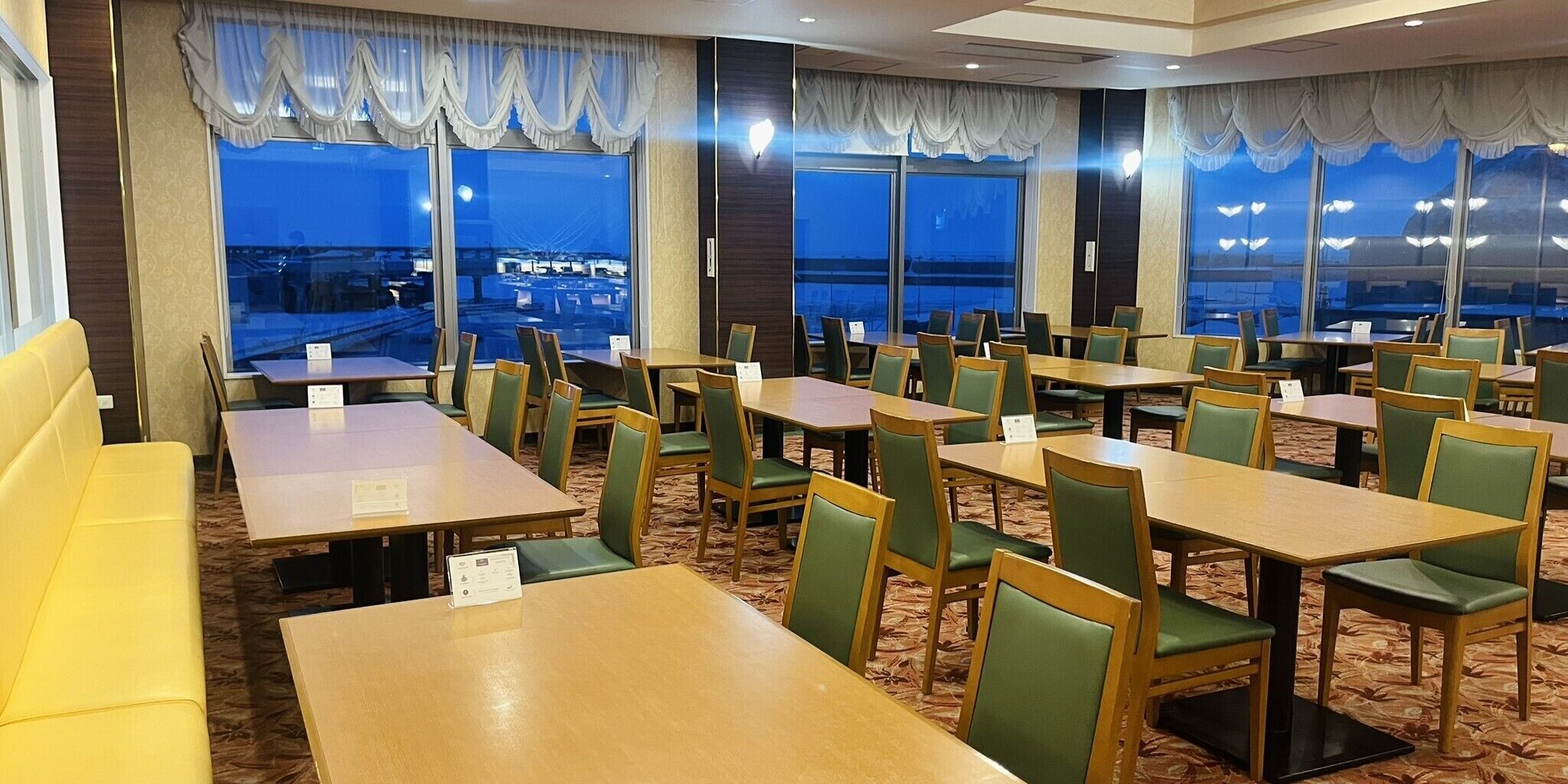 تقديم الإفطار والعشاء، إطلالات على المحيط