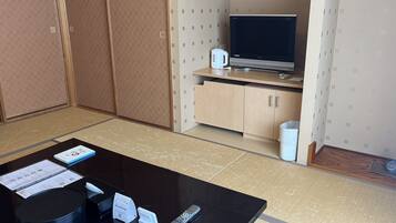 In-room safe, iron/ironing board, free WiFi, bed sheets