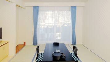 In-room safe, iron/ironing board, free WiFi, bed sheets