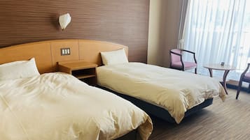 Superior tvåbäddsrum - havsutsikt | Värdeförvaringsskåp på rummet, strykjärn/strykbräda och gratis wi-fi