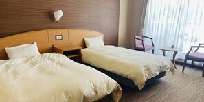 Superior Twin Room, Ocean View | Peti besi dalam bilik, seterika/papan seterika, Wi-fi percuma 