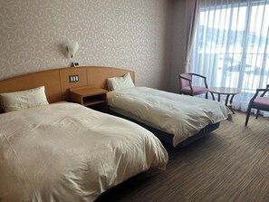 高级双床房, 海景 | 客房内保险箱、熨斗/熨板、免费 WiFi、床单