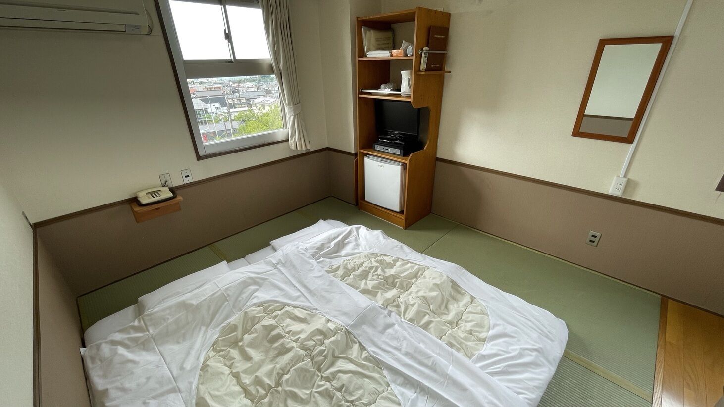 Desk, free WiFi, bed sheets