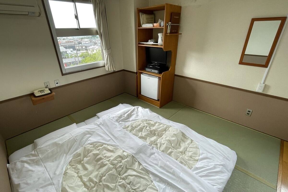 Desk, WiFi (free), bed sheets