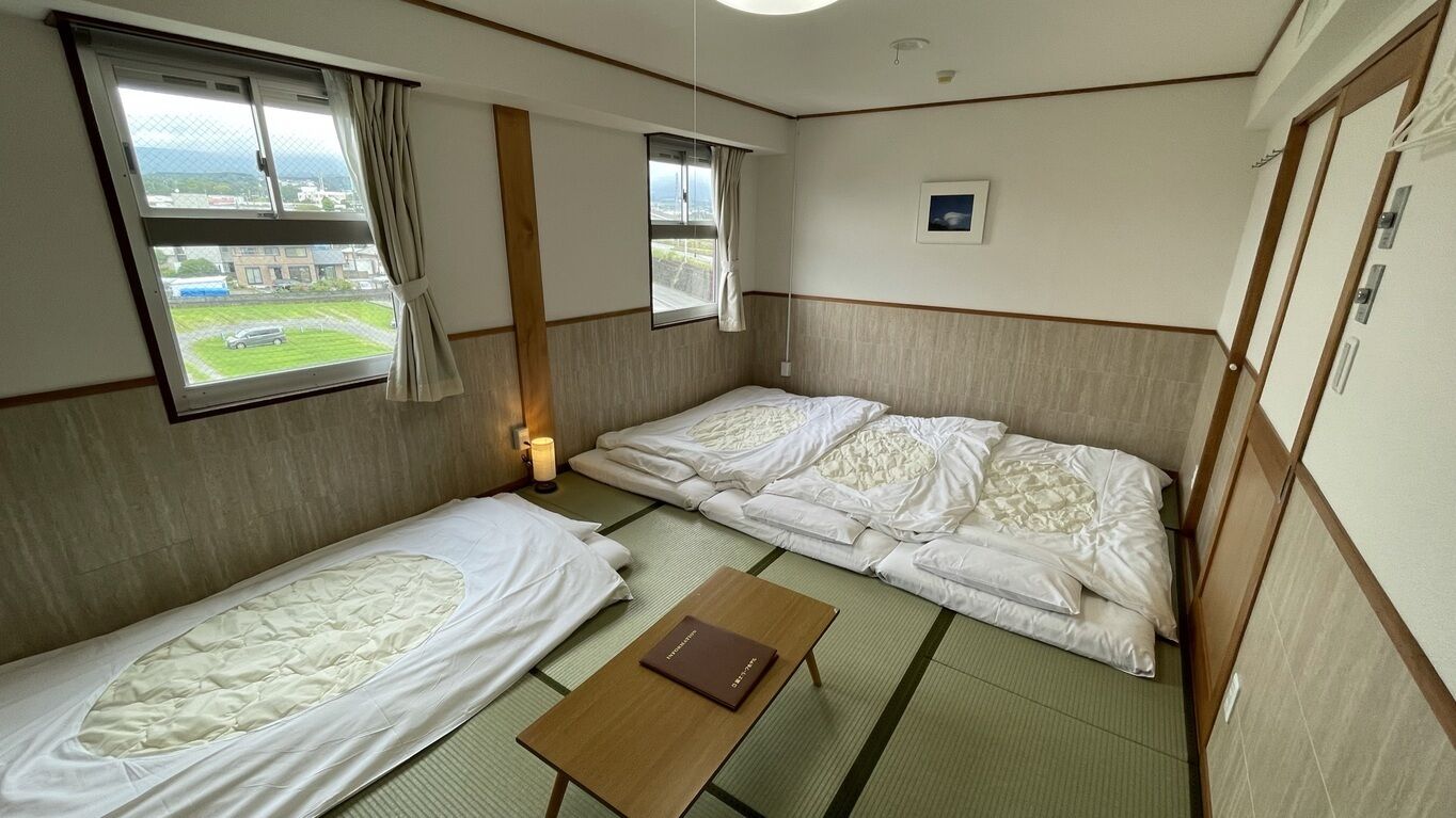 Desk, free WiFi, bed sheets