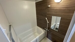 Combined shower/bathtub, free toiletries, hair dryer, electronic bidet - Fuji Park Hotel (Fuji)