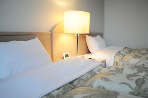 デスク、WiFi (無料)、ベッドシーツ