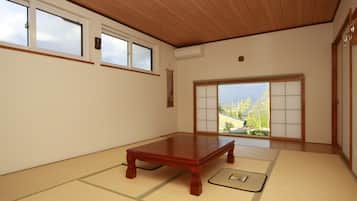 Japanese Style Room with Shared Bathroom and Toilet, Non-Smoking | Free WiFi