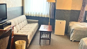 Zweibettzimmer, Stadtblick | Schreibtisch, kostenloses WLAN