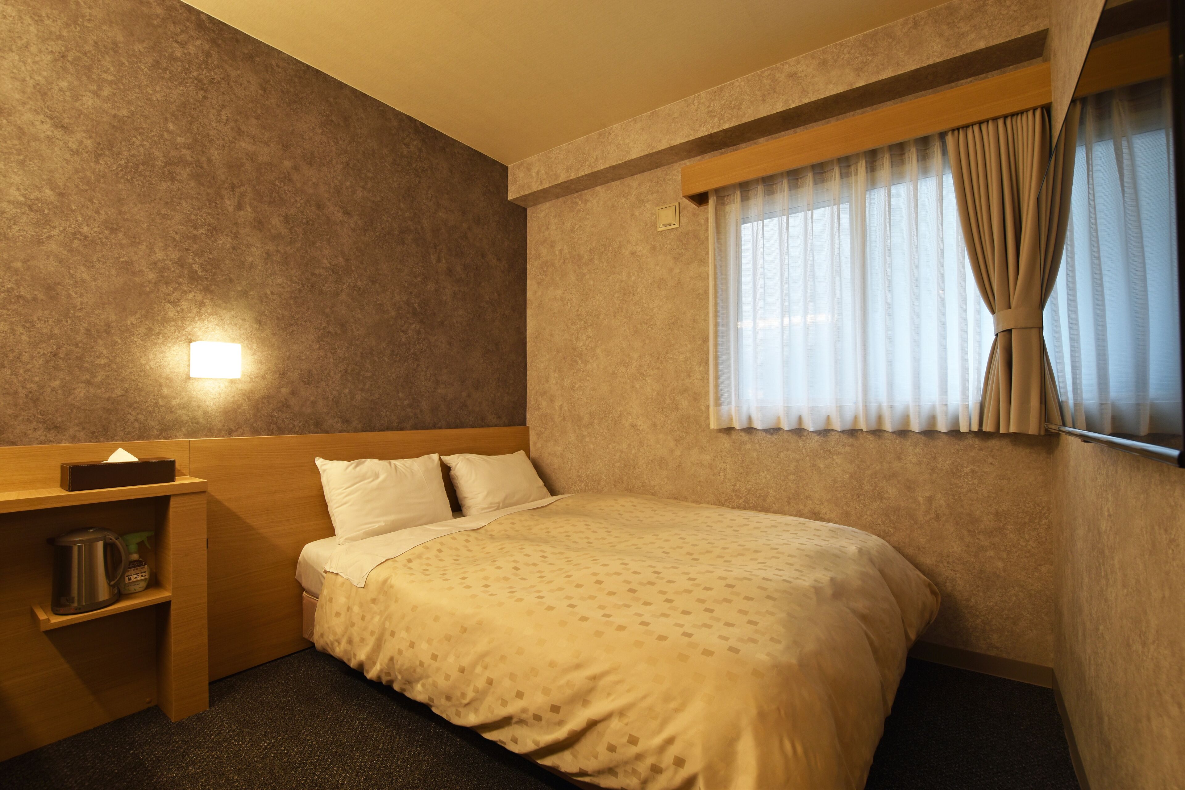 in-room safe, desk, free wifi