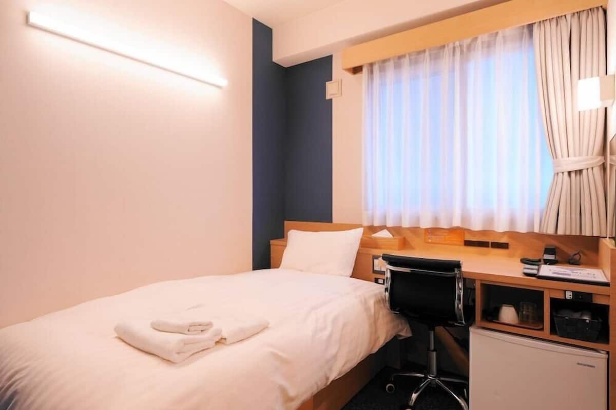 Cofres nos quartos, escrivaninha, espaço de trabalho para notebook
