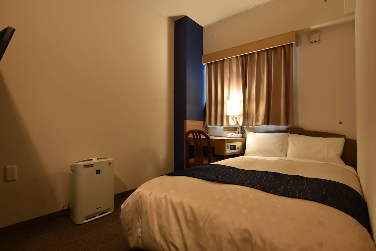 In-room safe, desk, laptop workspace, free WiFi