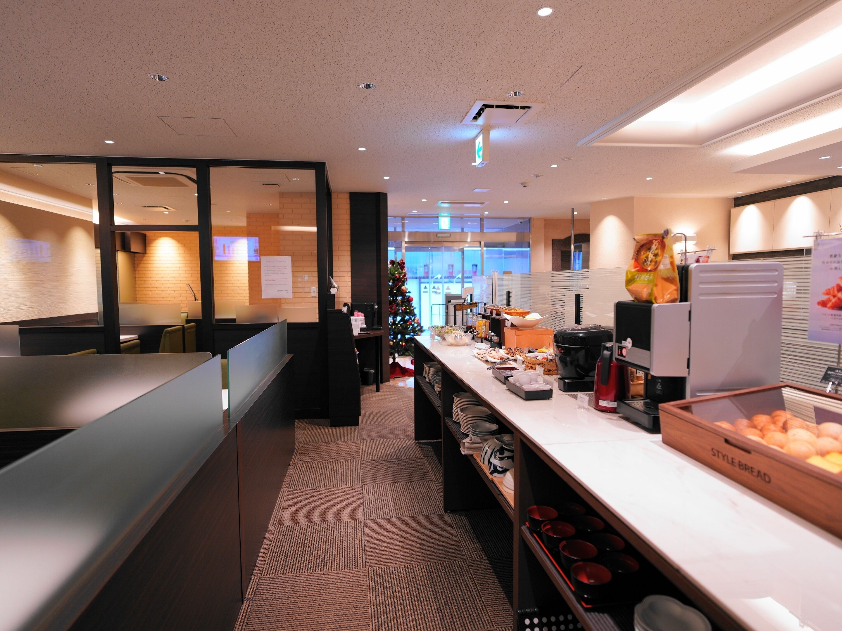 Daily full breakfast (JPY 1000 per person)