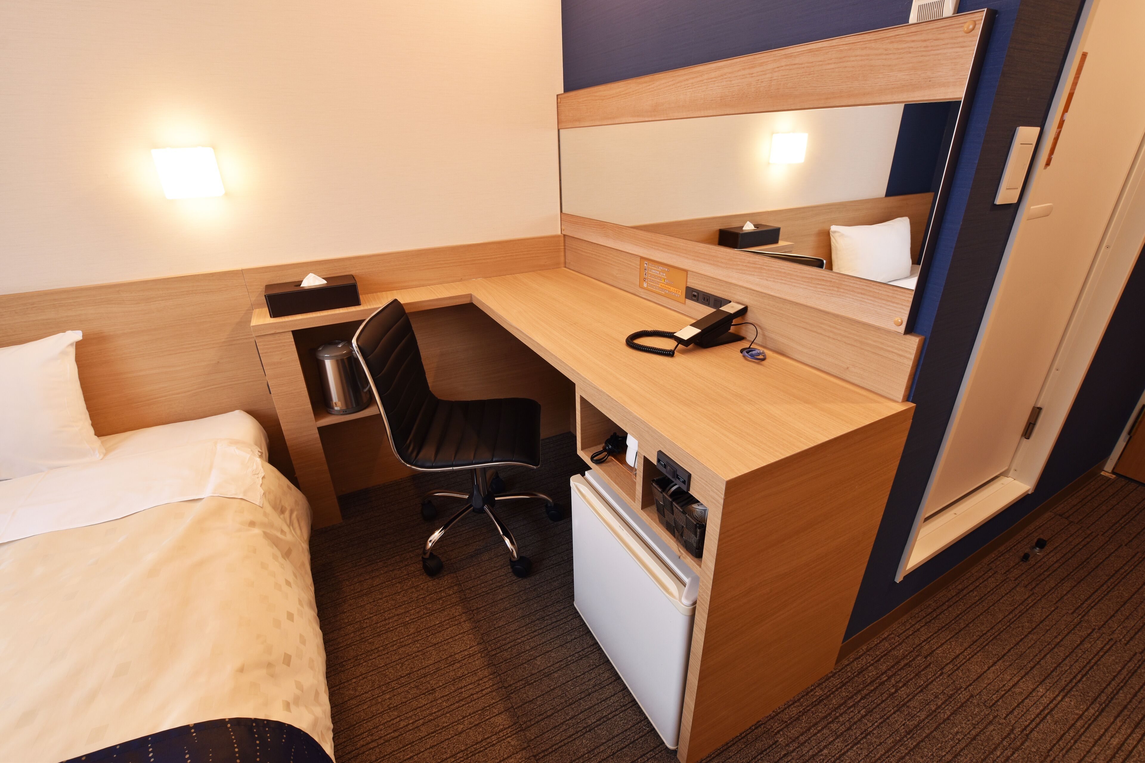 in-room safe, desk, free wifi