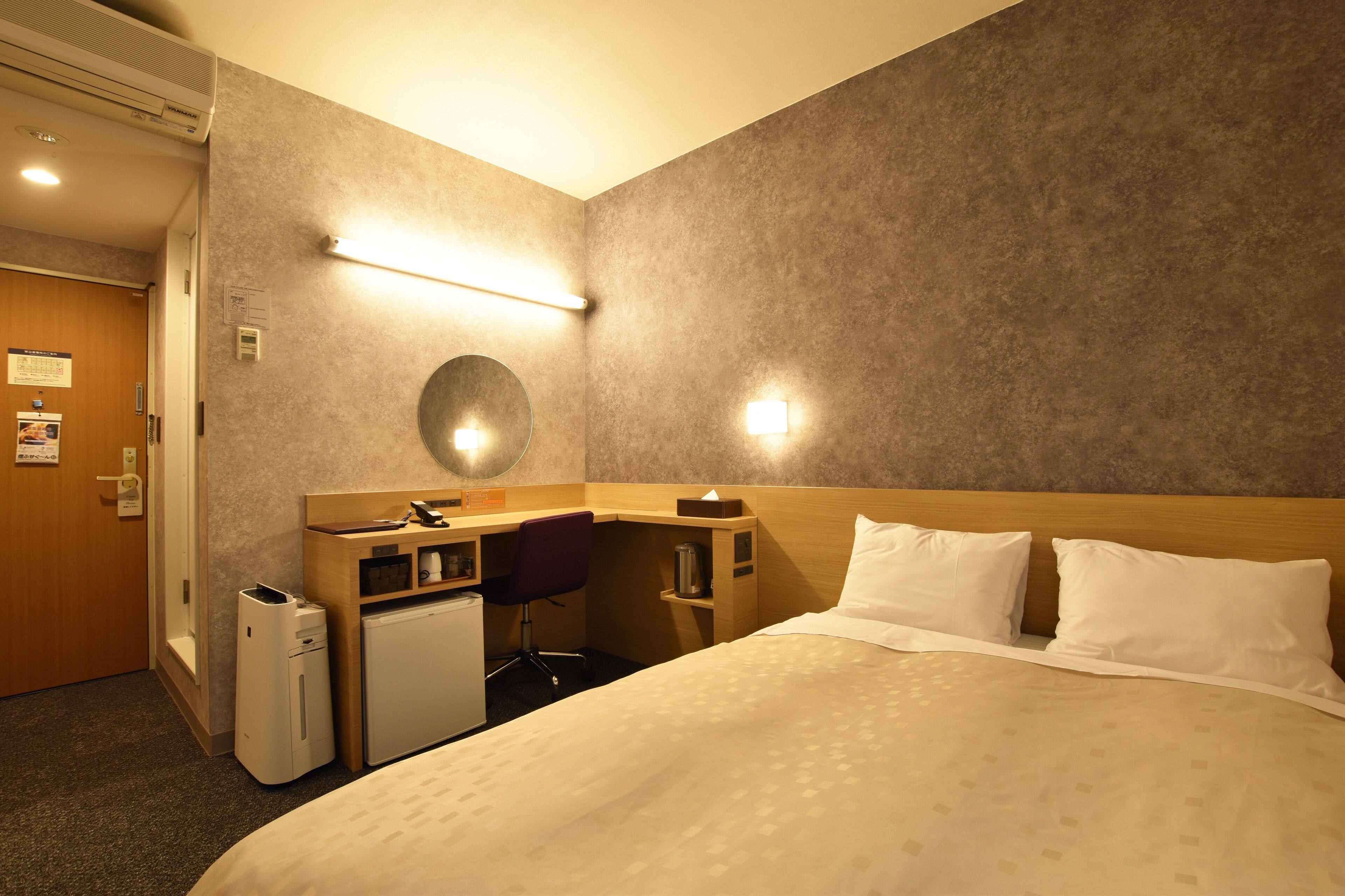 in-room safe, desk, free wifi