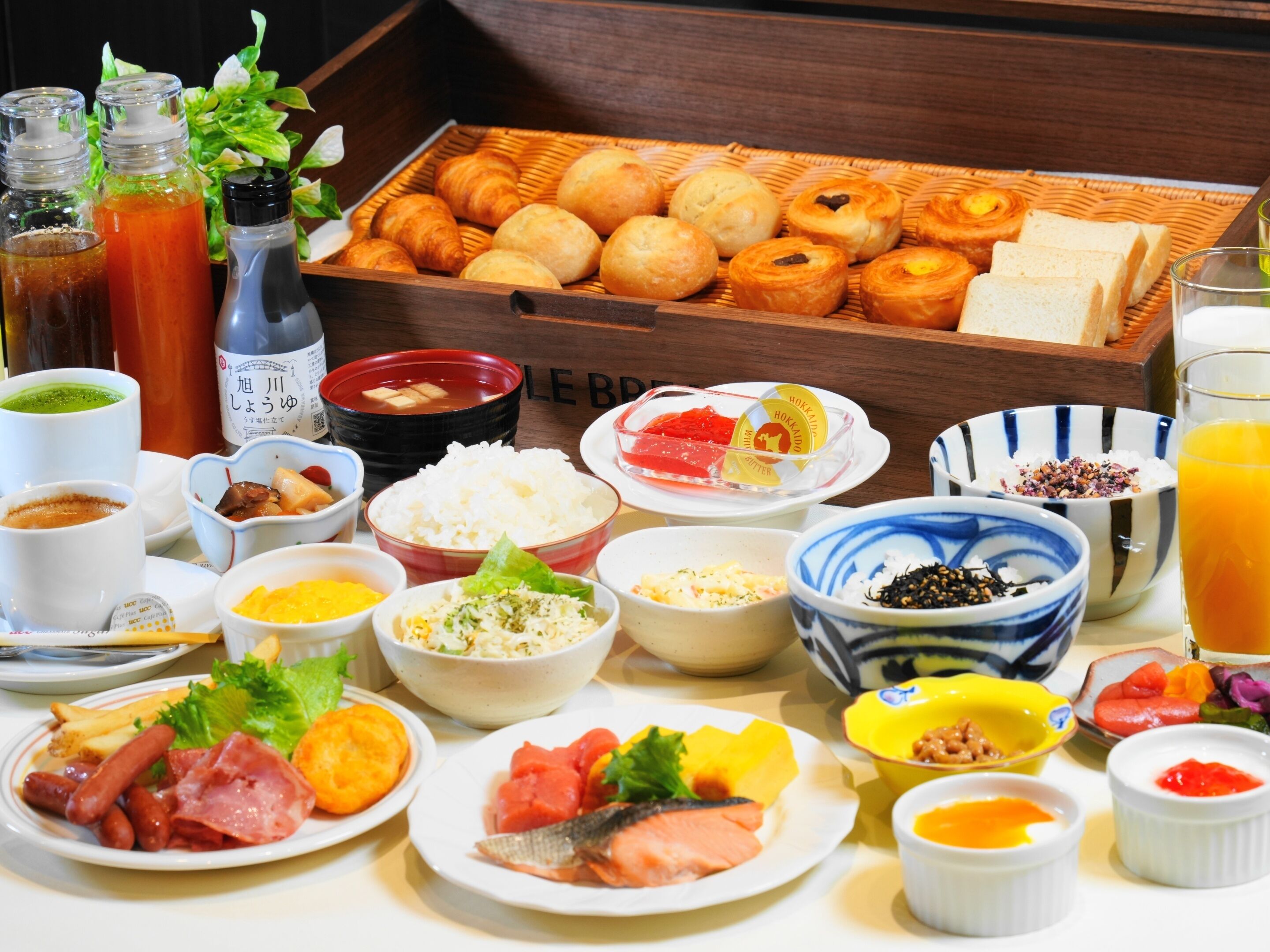Daily full breakfast (JPY 1000 per person)