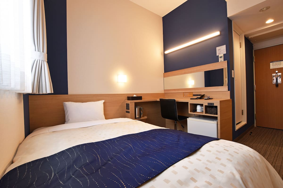 in-room safe, desk, free wifi