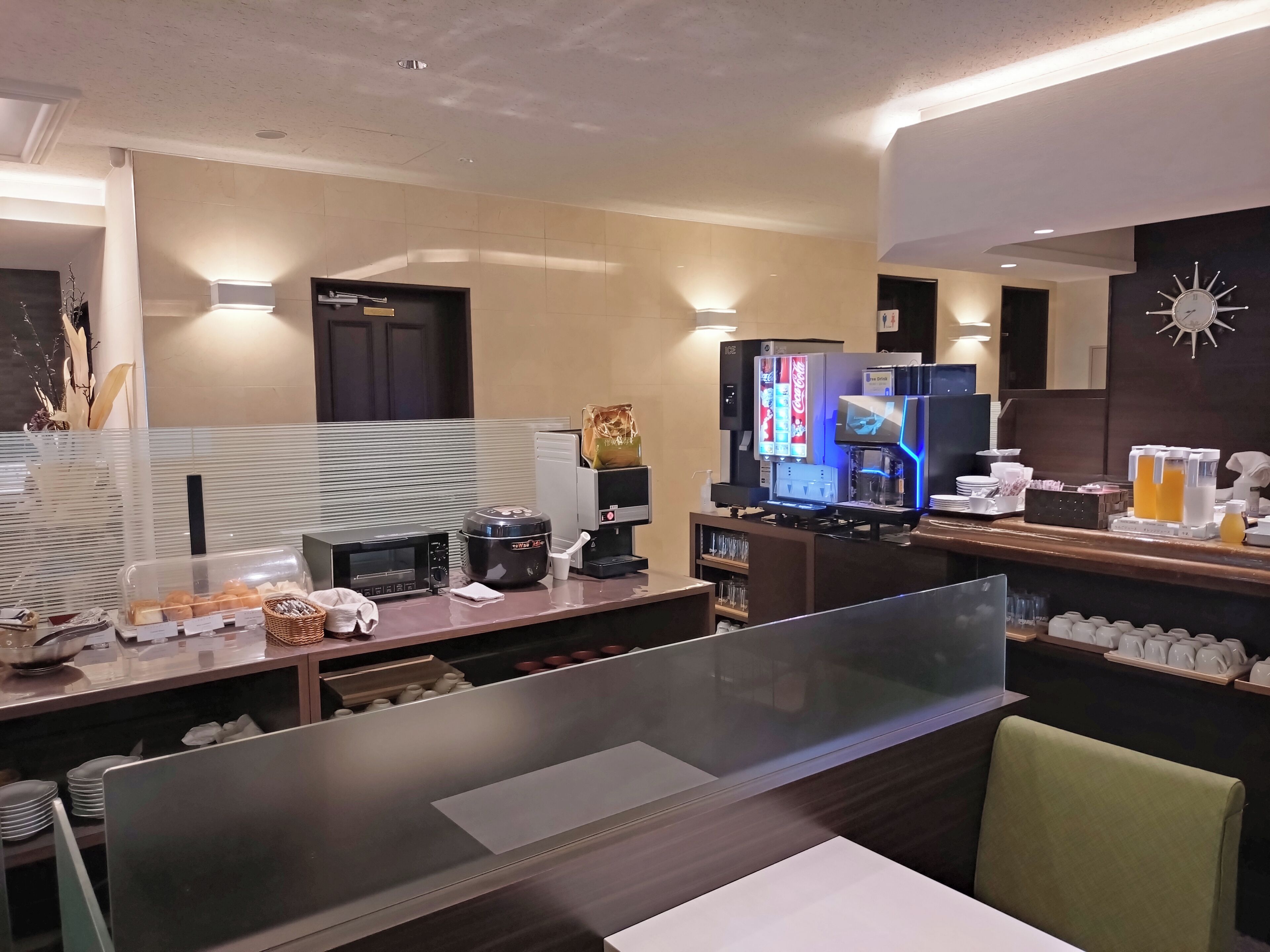 Breakfast, lunch and dinner served