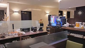 S'hi serveixen esmorzars, dinars i sopars