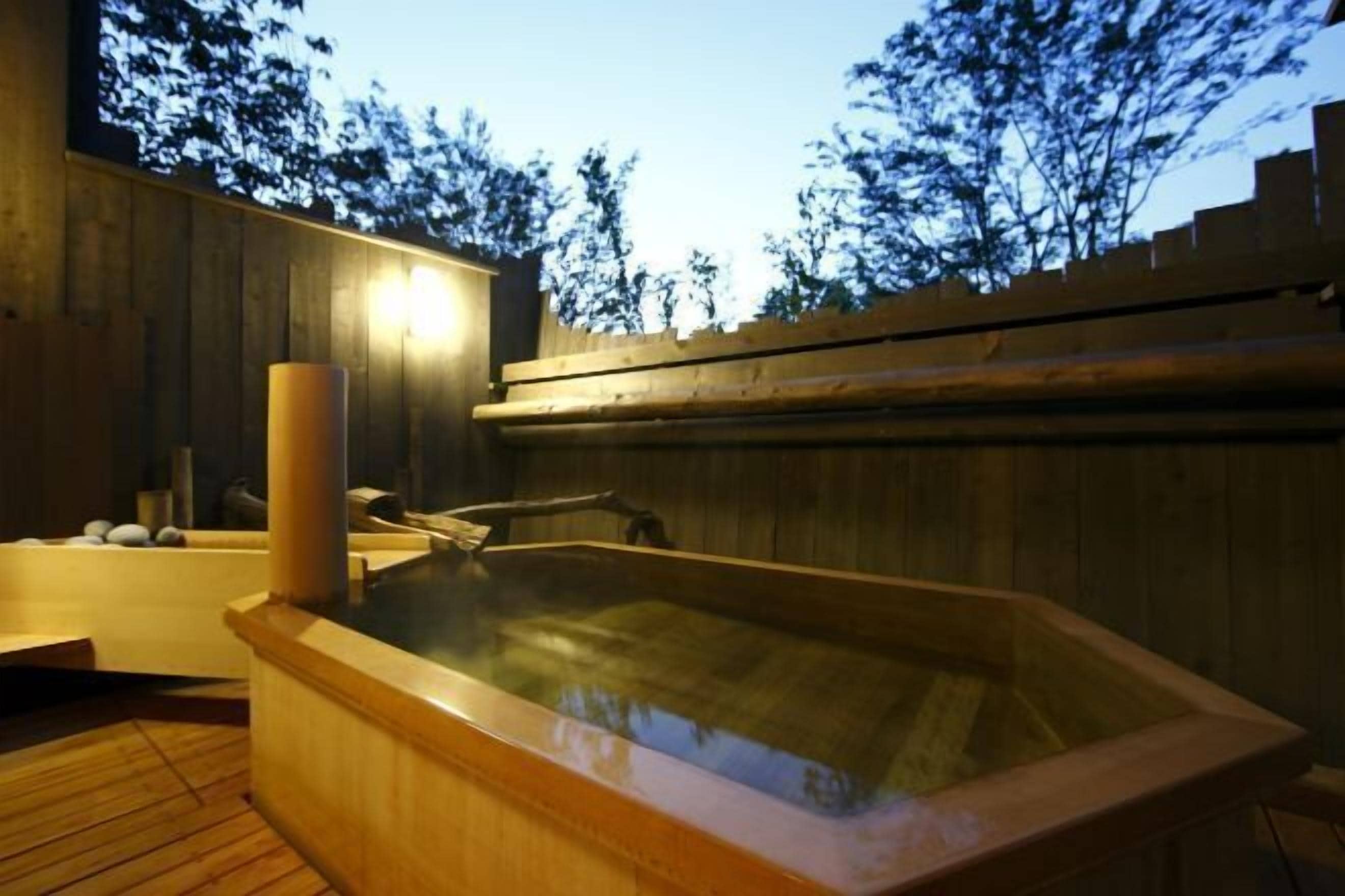 Bồn tắm spa ngoài trời
