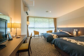 Bộ đồ giường cao cấp, két bảo mật tại phòng, bàn, màn/rèm cản sáng 