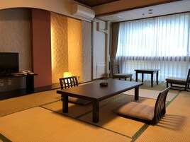 Premium bedding, in-room safe, desk, blackout drapes