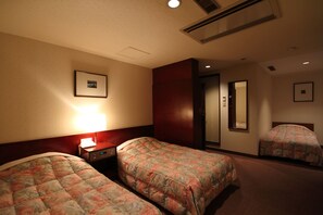Triple Room, Smoking